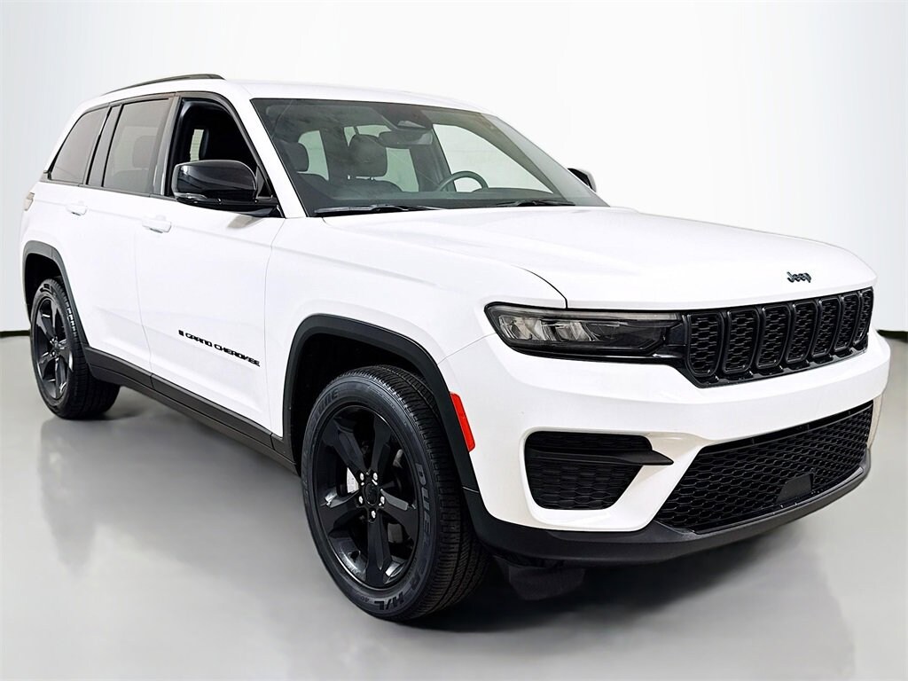 Used 2023 Jeep Grand Cherokee Altitude