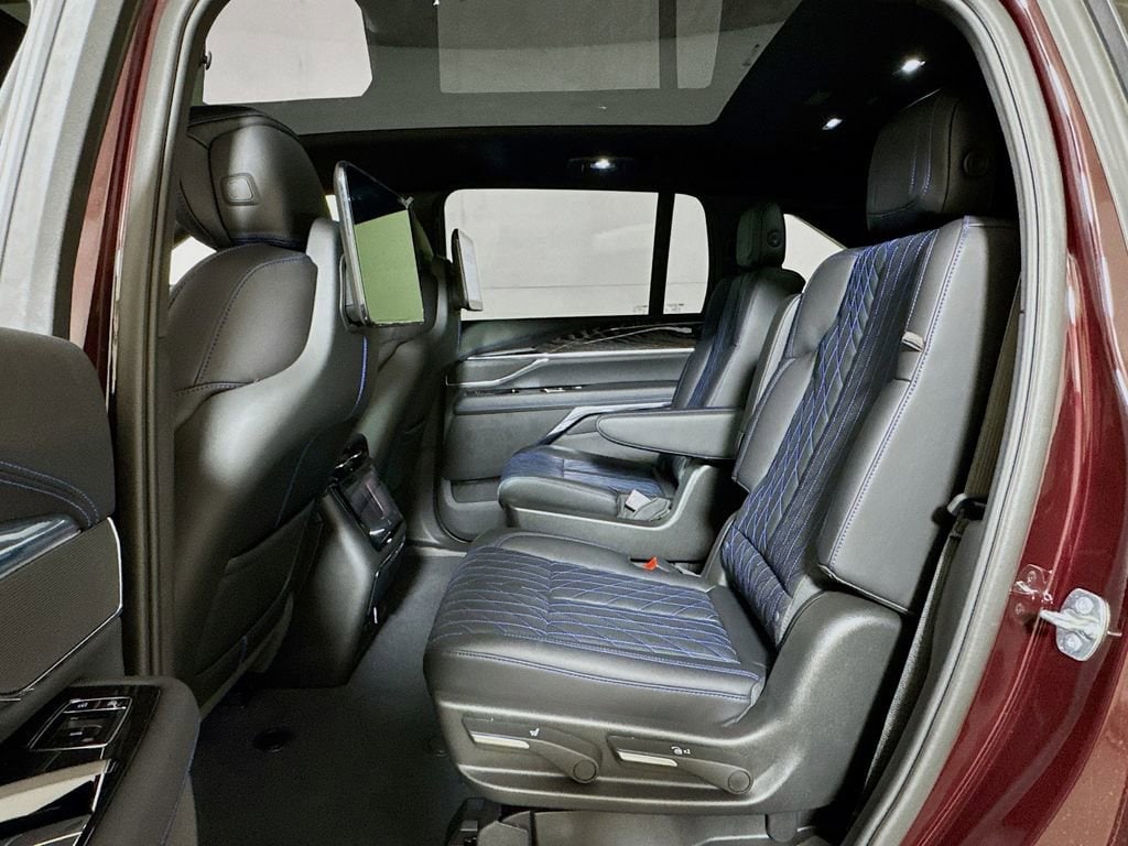 2025 Cadillac Escalade IQ Luxury 1 - Photo 13