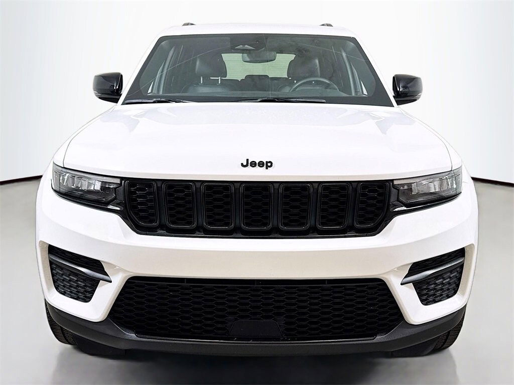 Used 2023 Jeep Grand Cherokee Altitude