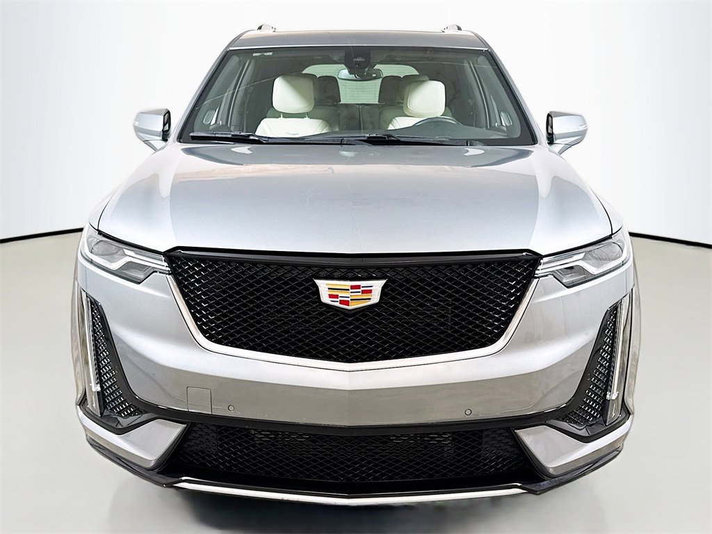 2023 Cadillac XT6 Sport photo 2