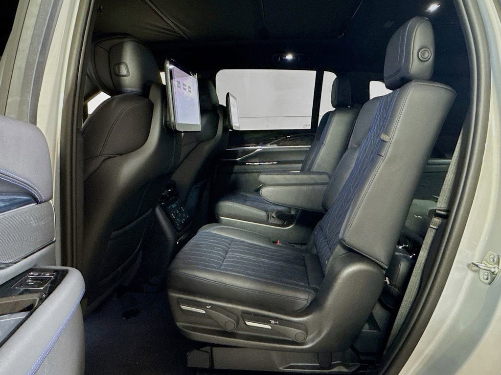 2025 Cadillac Escalade IQ Luxury 1 - Photo 13