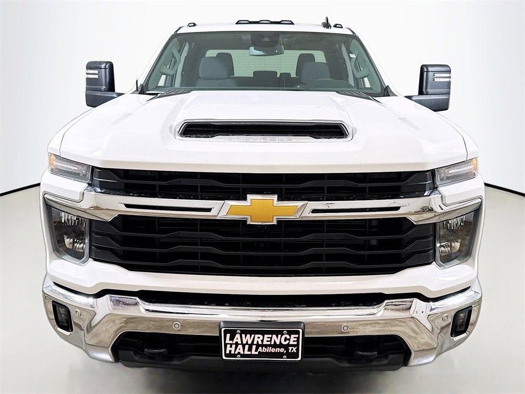 2025 Chevrolet Silverado 2500HD LT photo 2