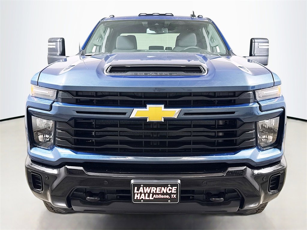 2026 Chevrolet Silverado 2500HD Custom photo 2