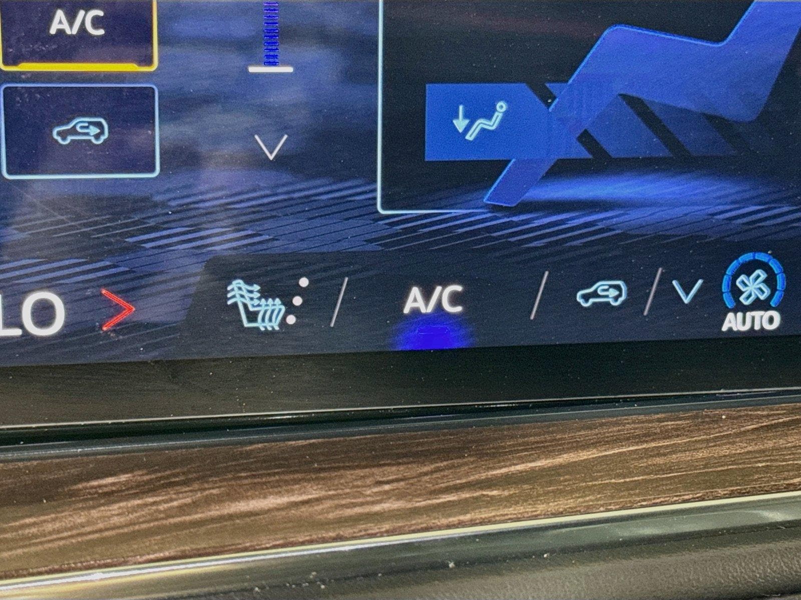 2026 Chevrolet Suburban LT - Photo 18