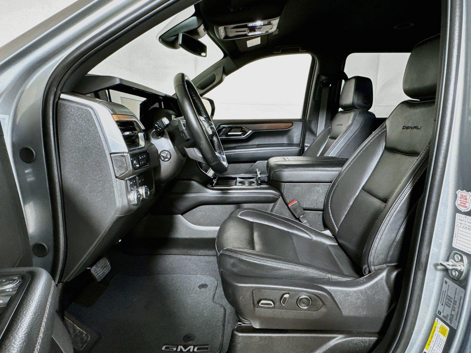 2025 GMC Yukon XL Denali - Photo 20