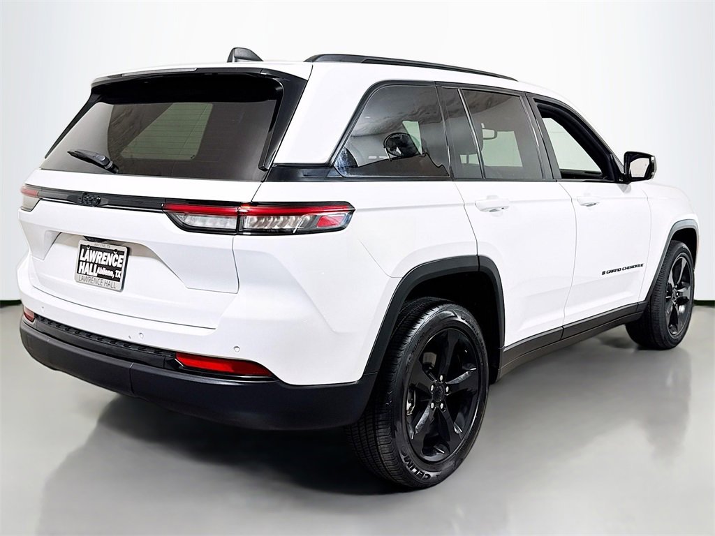 2023 Jeep Grand Cherokee Altitude photo 4