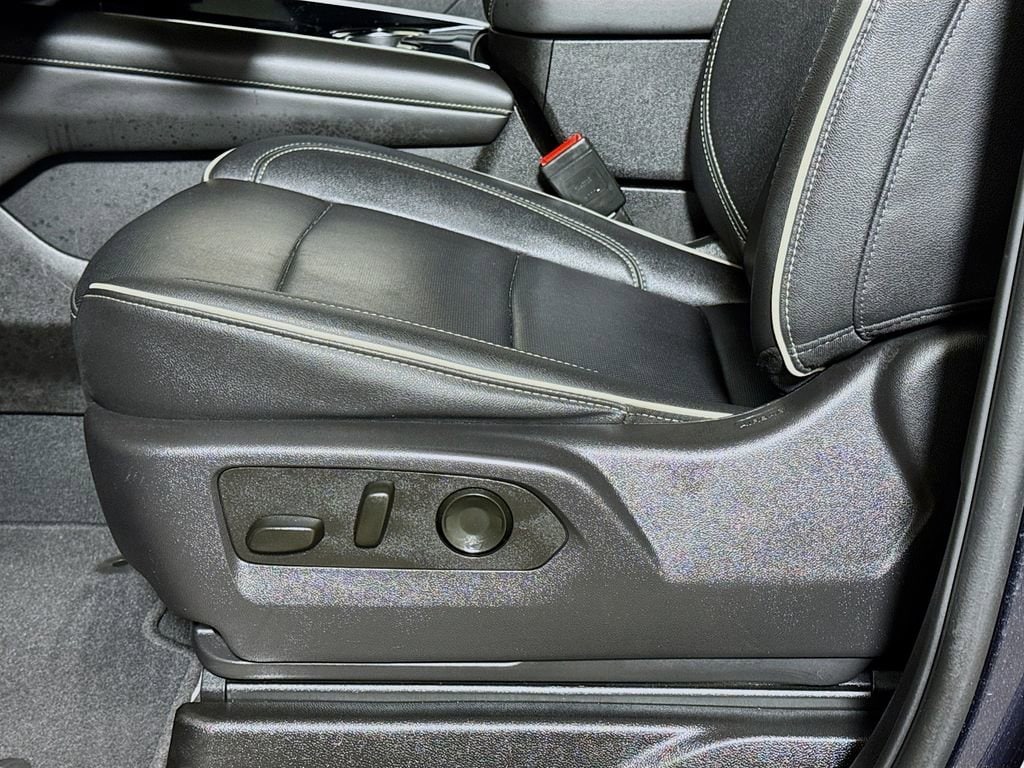 2025 Chevrolet Suburban Premier - Photo 18