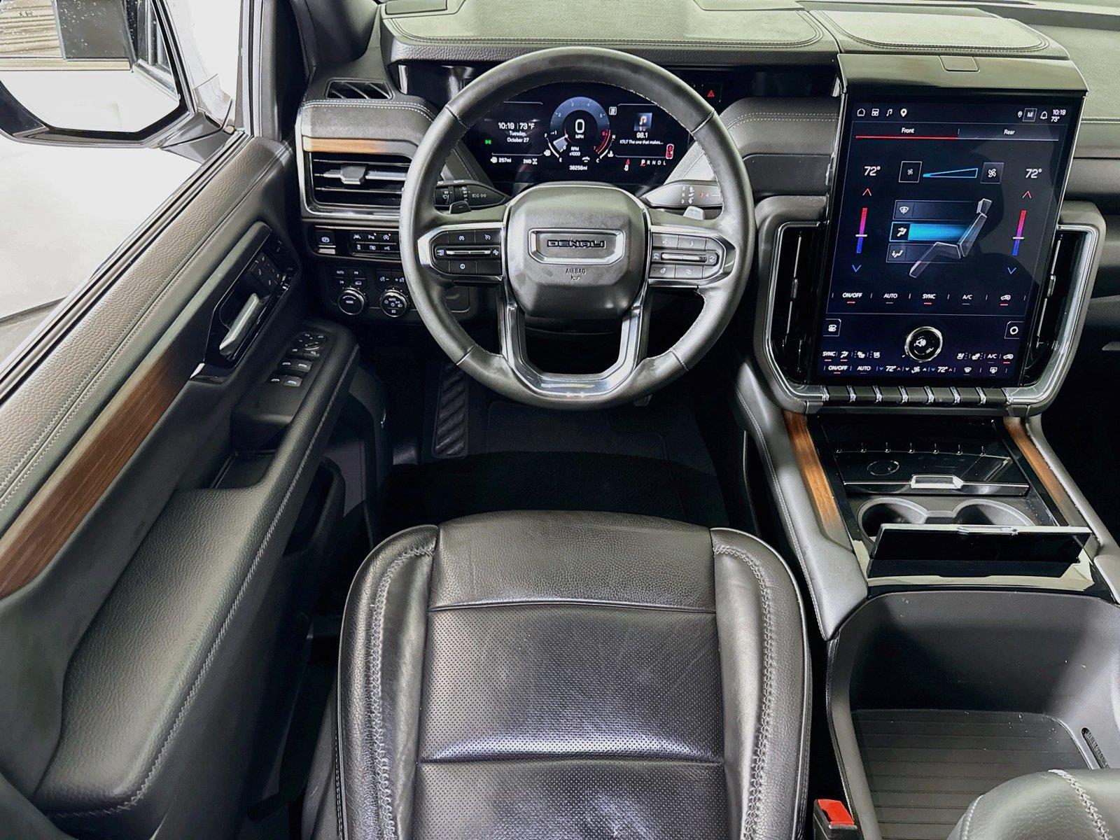 2025 GMC Yukon Denali - Photo 20