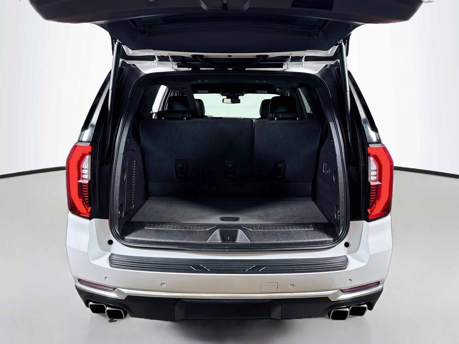 2025 GMC Yukon Denali - Photo 24