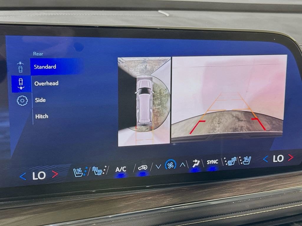 2025 Chevrolet Suburban Premier - Photo 12