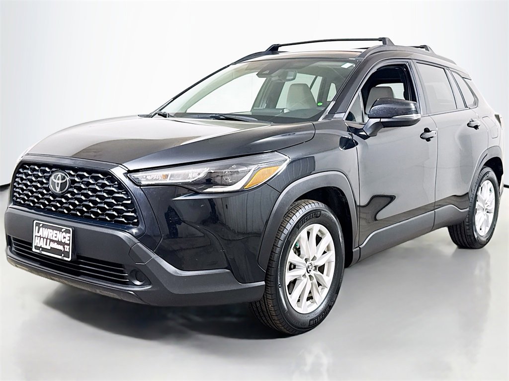 2022 Toyota Corolla Cross LE's photo