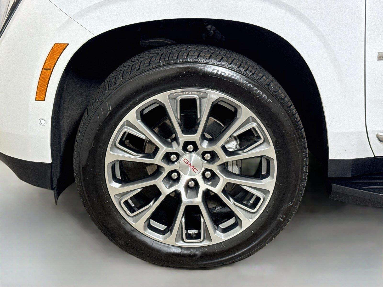 2025 GMC Yukon Denali - Photo 30