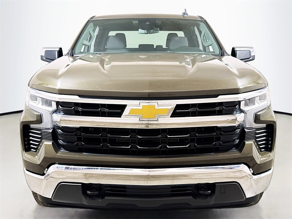 2023 Chevrolet Silverado 1500 LT photo 2