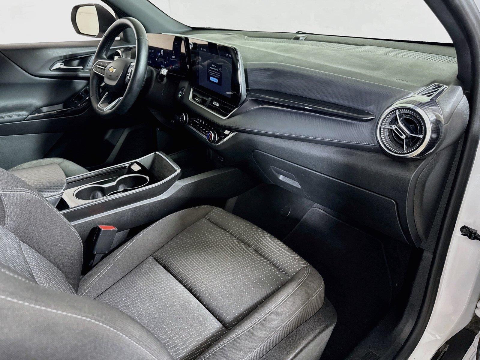 2025 Chevrolet Equinox LT - Photo 27