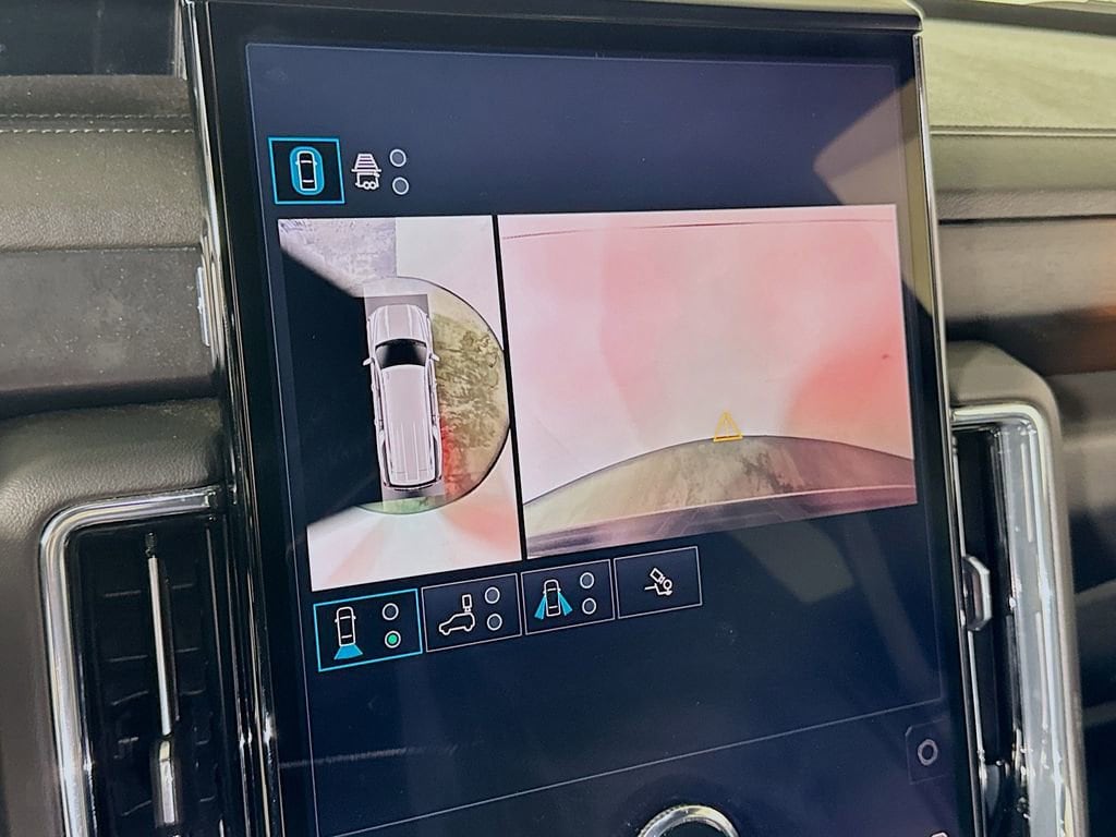 2025 GMC Yukon XL Denali - Photo 12