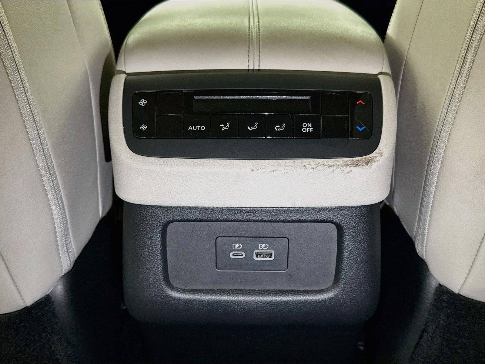 2025 Nissan Pathfinder SL - Photo 23