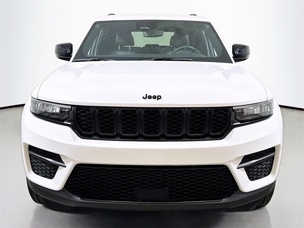 2023 Jeep Grand Cherokee Altitude photo 2