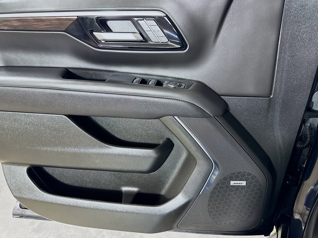 2025 Chevrolet Suburban Premier - Photo 16