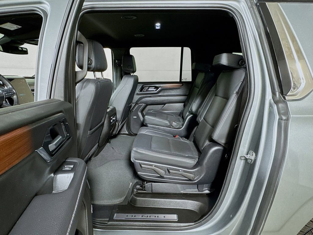2025 GMC Yukon XL Denali - Photo 23