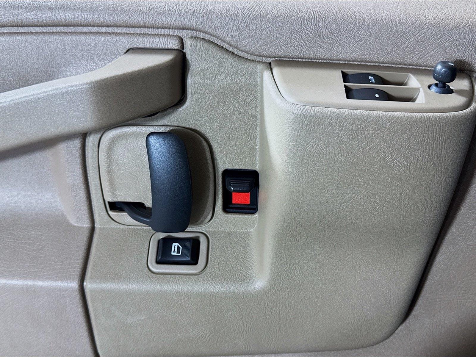2025 Chevrolet Express Cargo Work Van - Photo 13