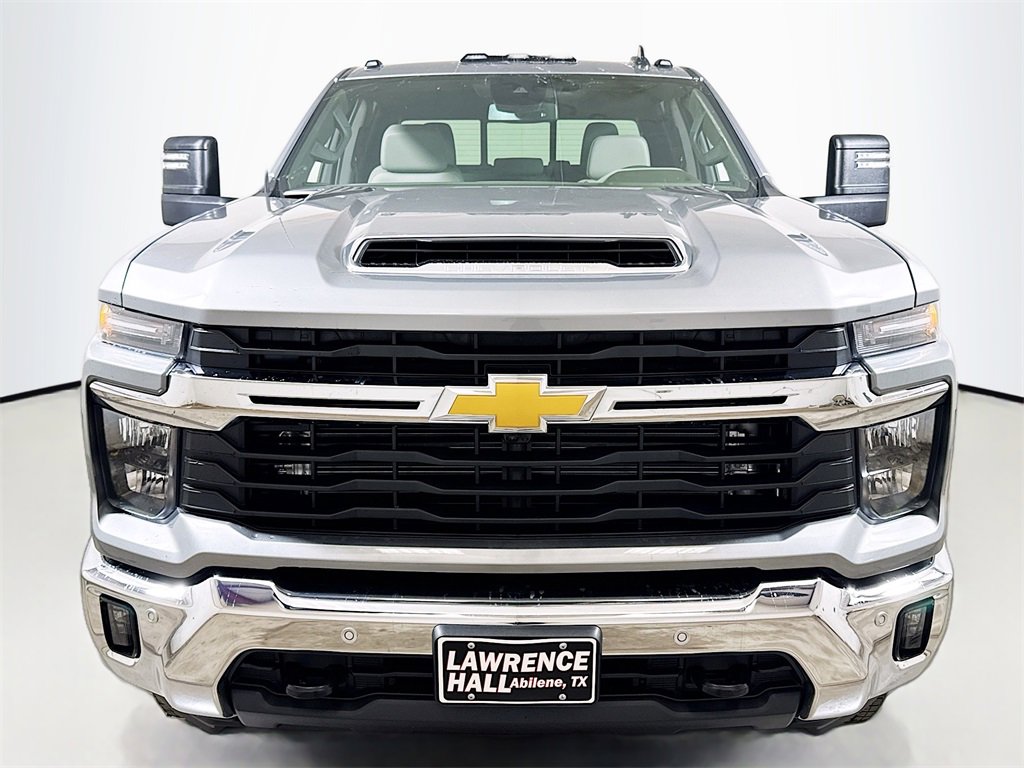2026 Chevrolet Silverado 2500HD LT photo 2
