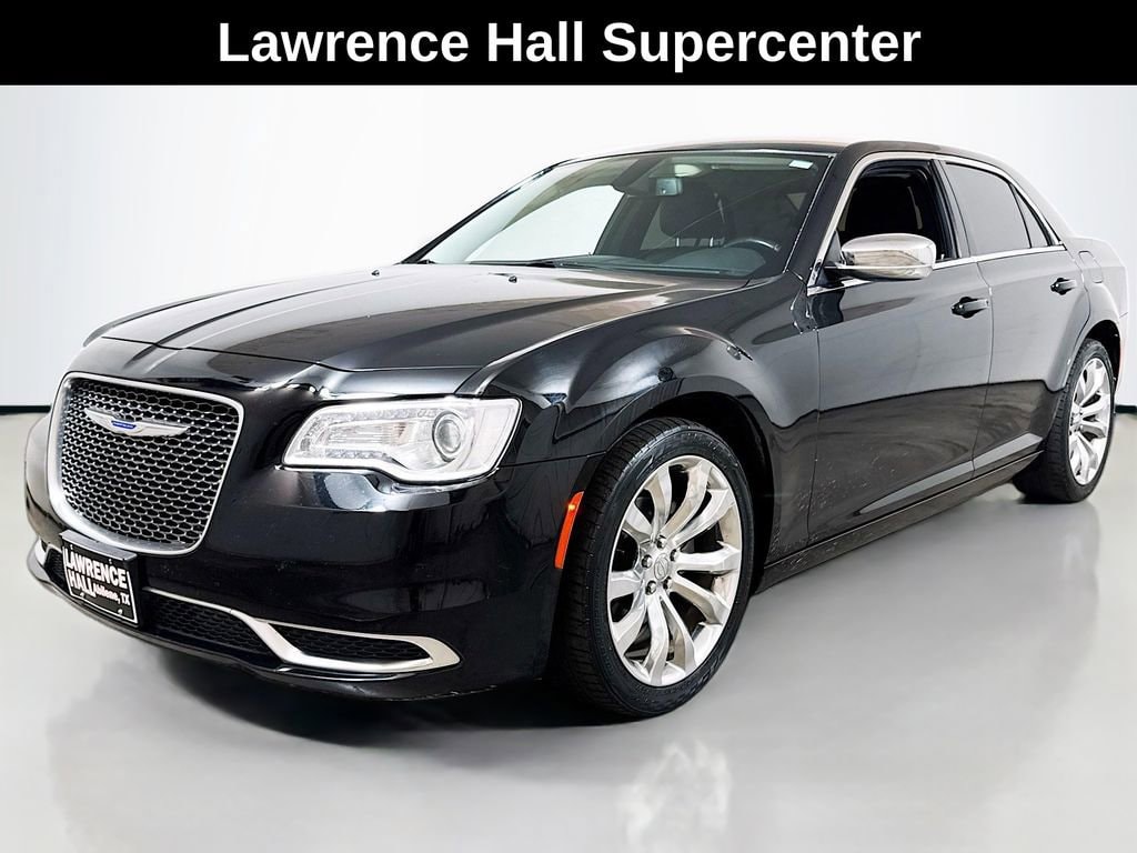 2019 Chrysler 300 Touring's photo