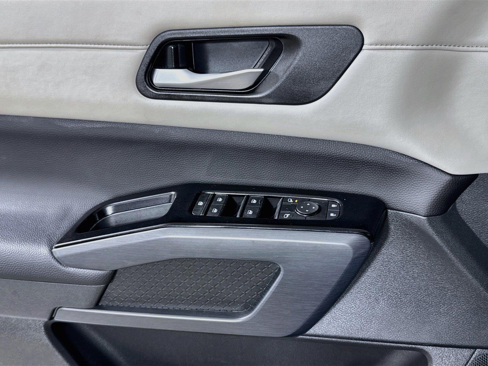 2025 Nissan Pathfinder SL - Photo 16