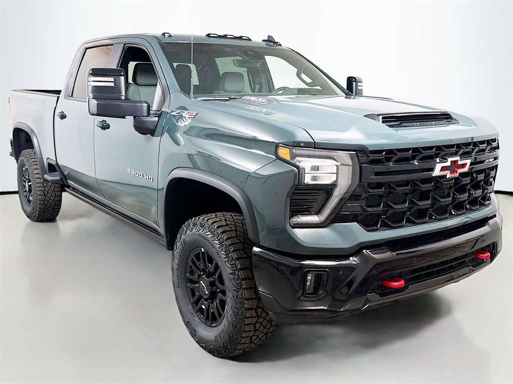 2025 Chevrolet Silverado 2500HD ZR2 photo 3