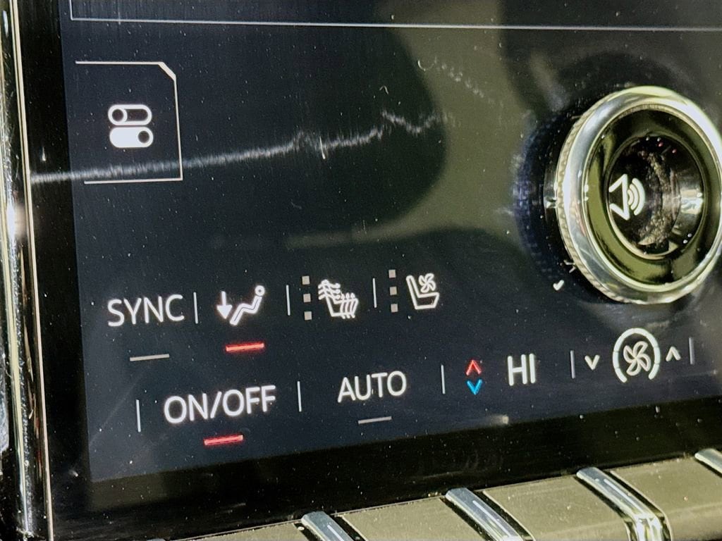 2025 GMC Yukon XL Denali - Photo 19