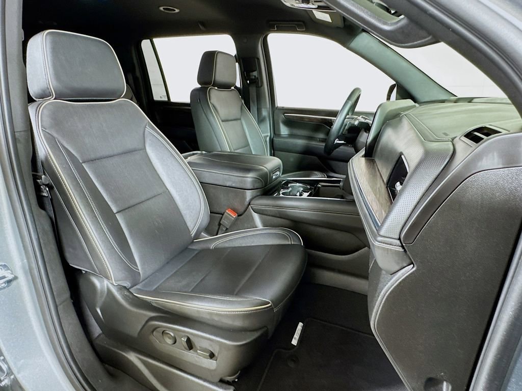 2025 Chevrolet Suburban Premier - Photo 28