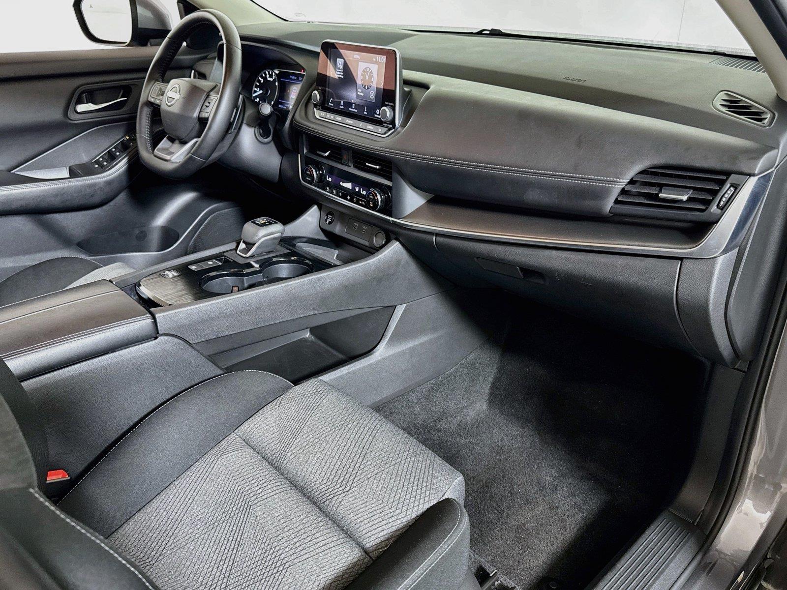 2025 Nissan Rogue SV - Photo 25