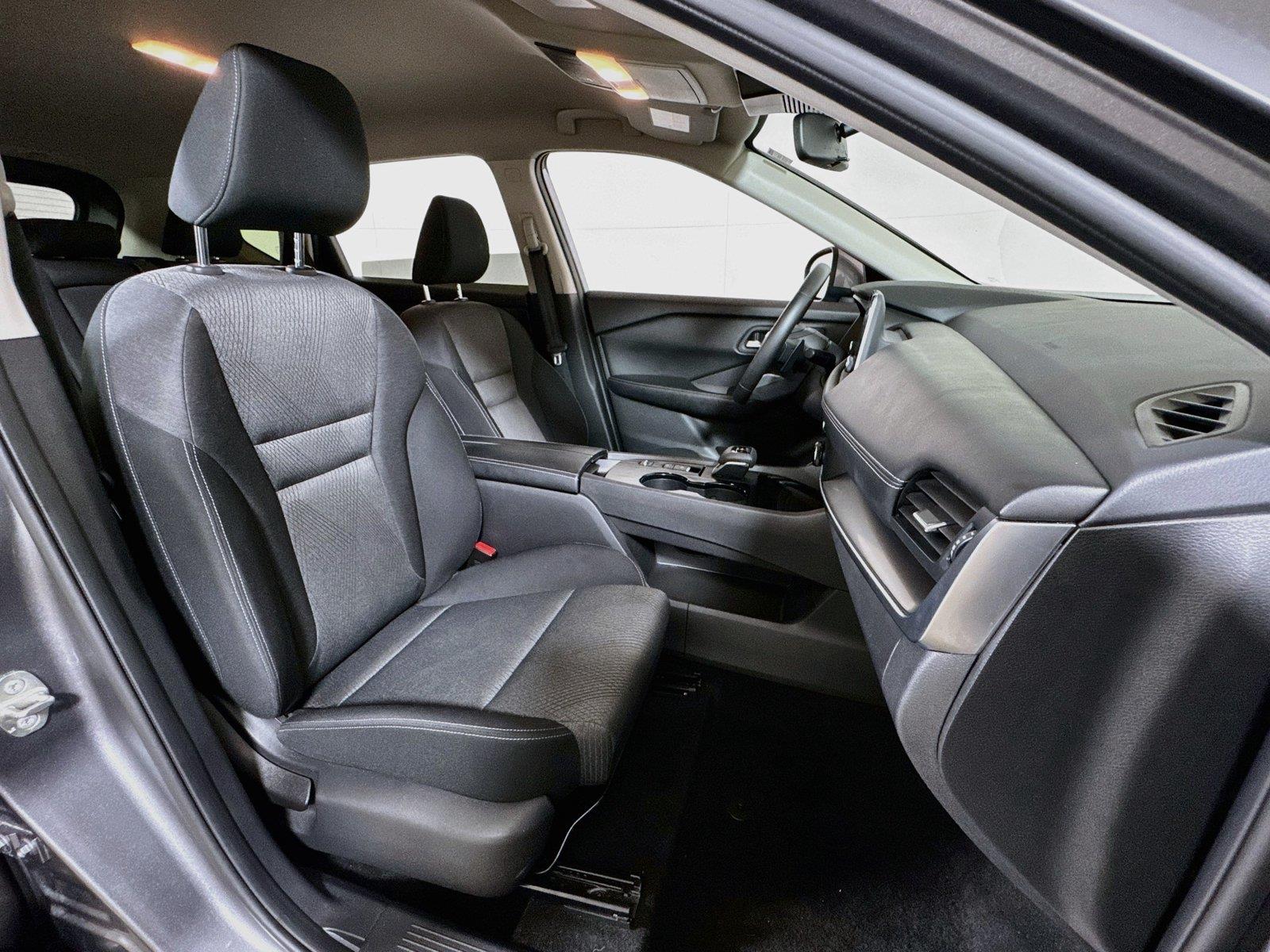 2025 Nissan Rogue SV - Photo 24