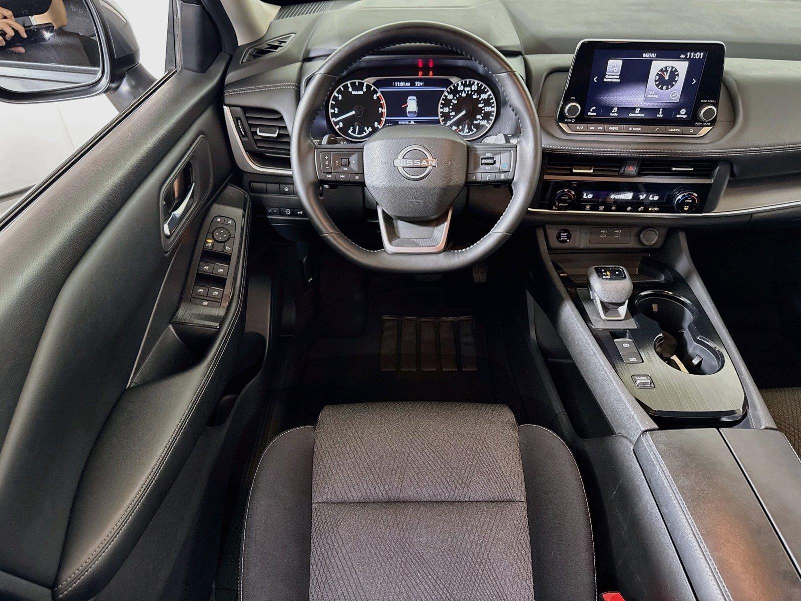 2025 Nissan Rogue SV - Photo 18