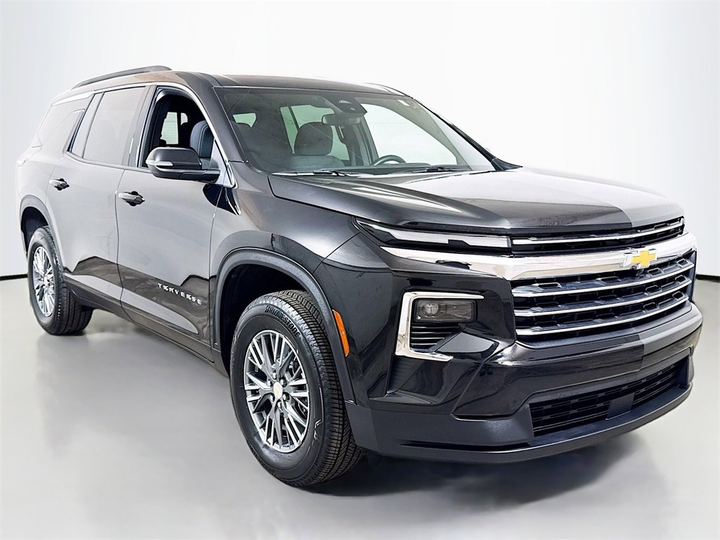 2025 Chevrolet Traverse photo 3