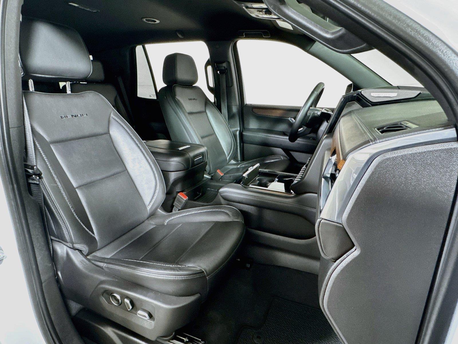 2025 GMC Yukon Denali - Photo 27