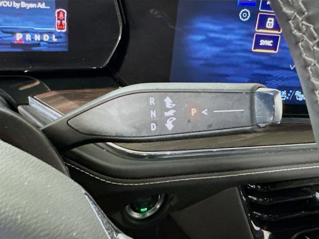 2025 Chevrolet Suburban Premier - Photo 15