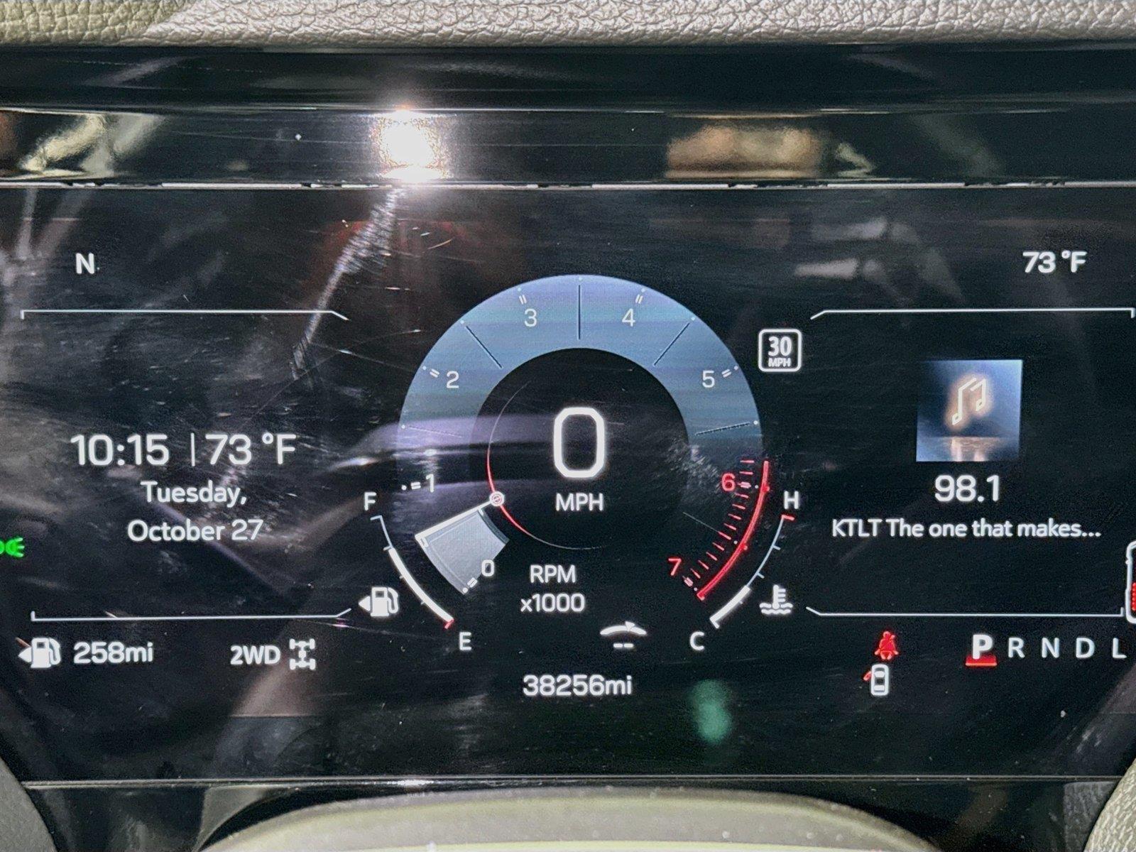 2025 GMC Yukon Denali - Photo 10