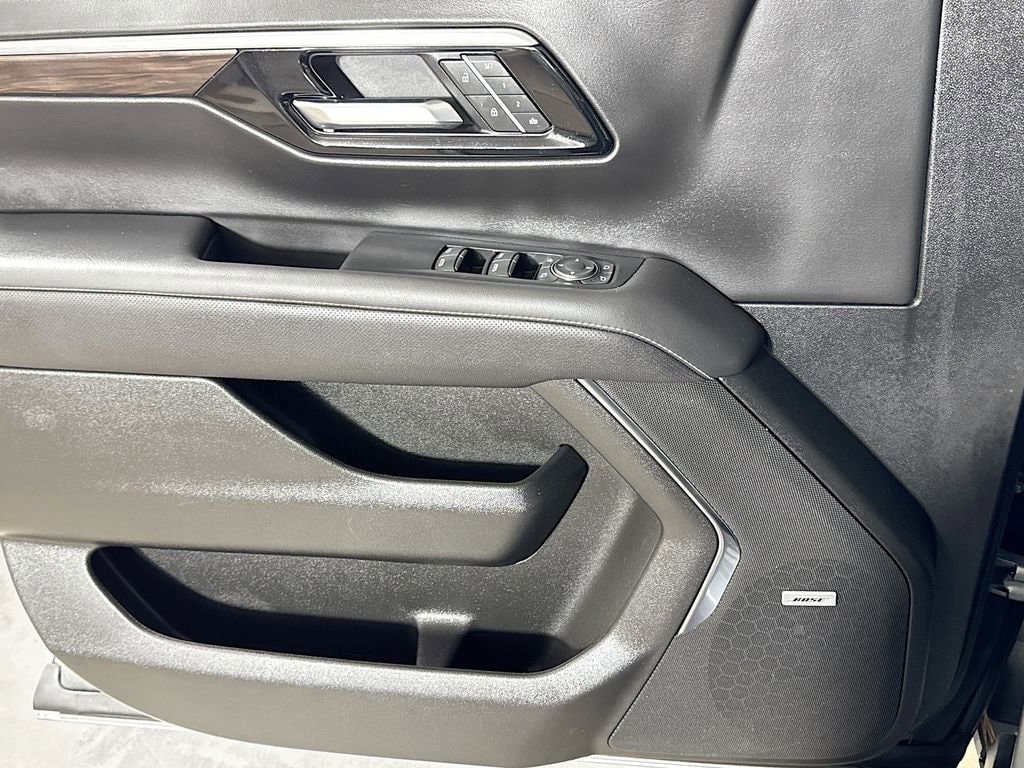 2025 Chevrolet Suburban Premier - Photo 16