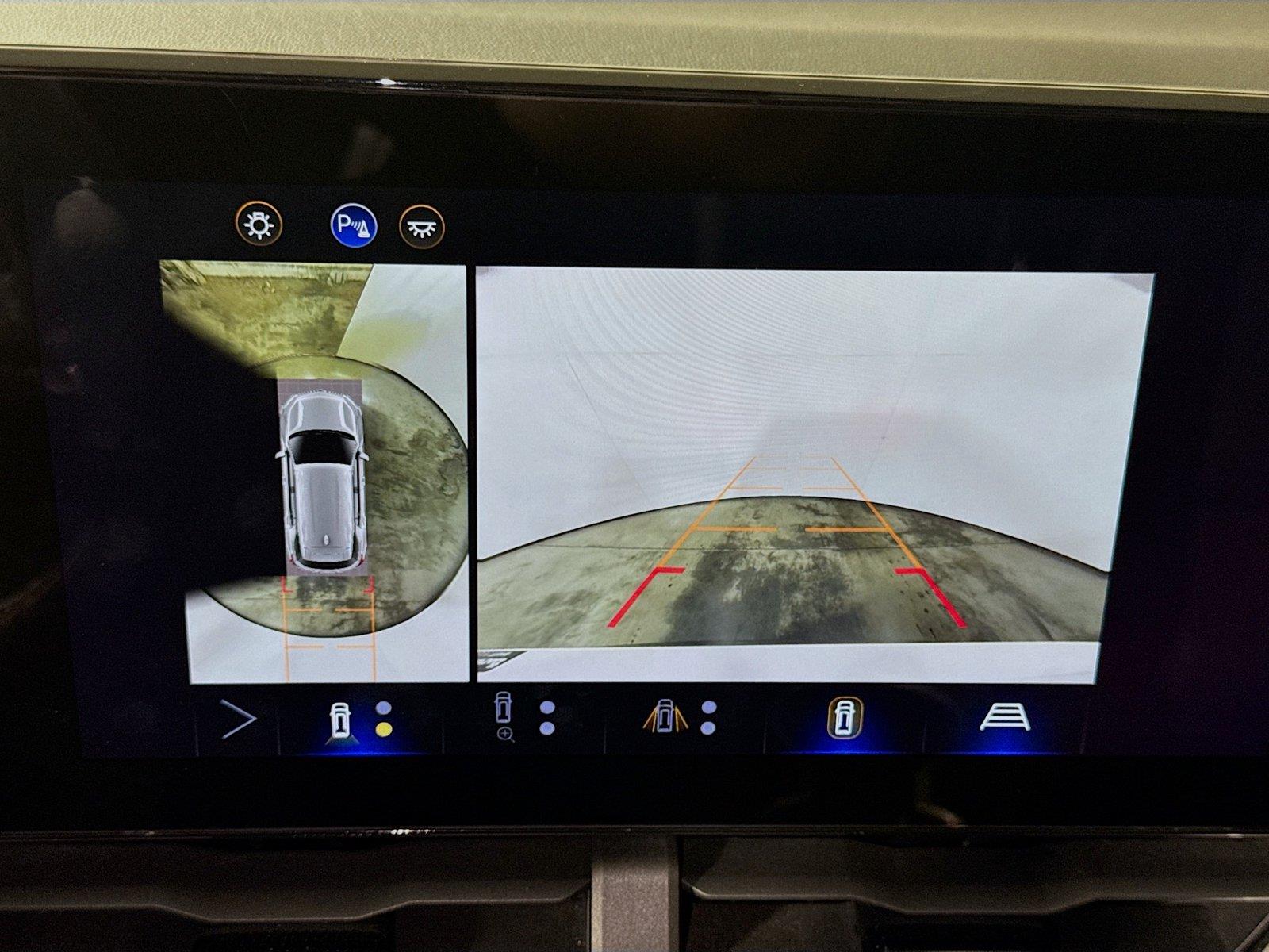 2025 Chevrolet Equinox LT - Photo 12