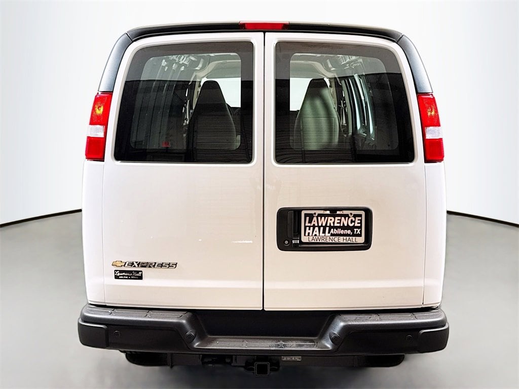 2025 Chevrolet Express Cargo 3500 Van photo 4