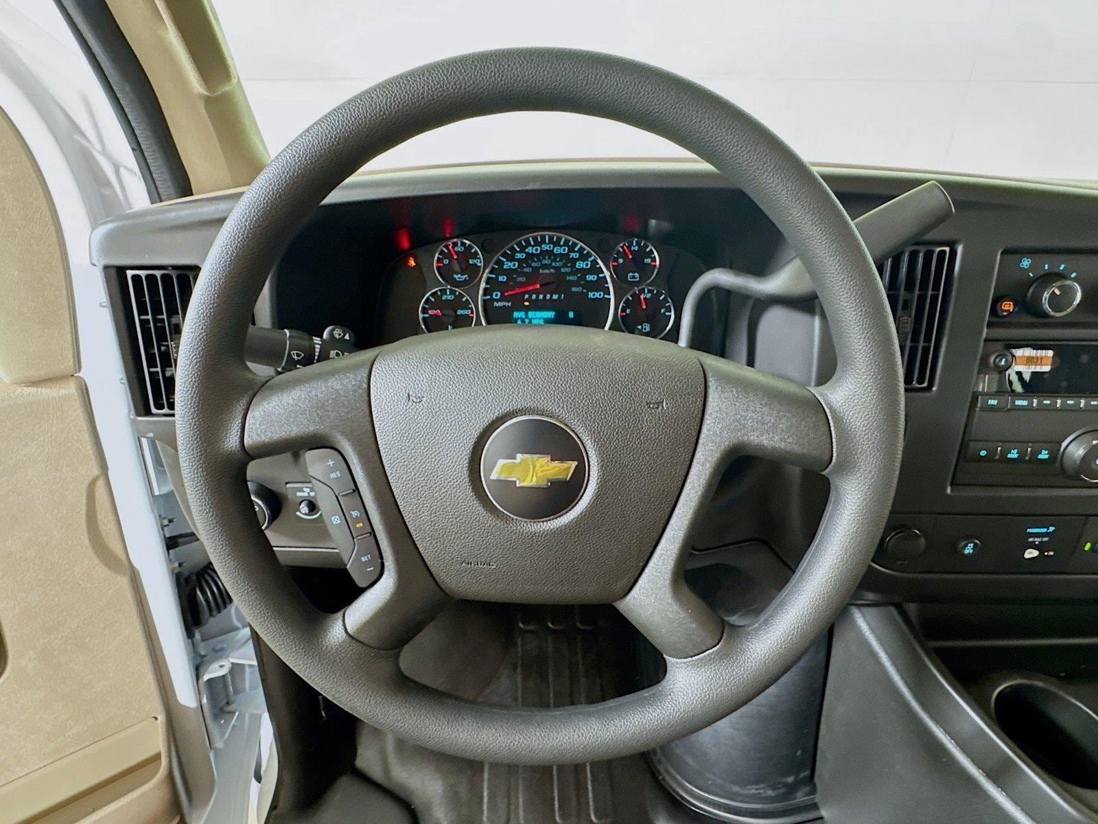 2025 Chevrolet Express Cargo Work Van - Photo 6
