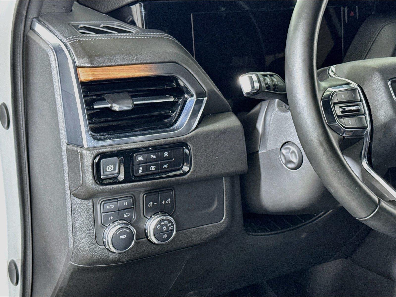 2025 GMC Yukon Denali - Photo 8