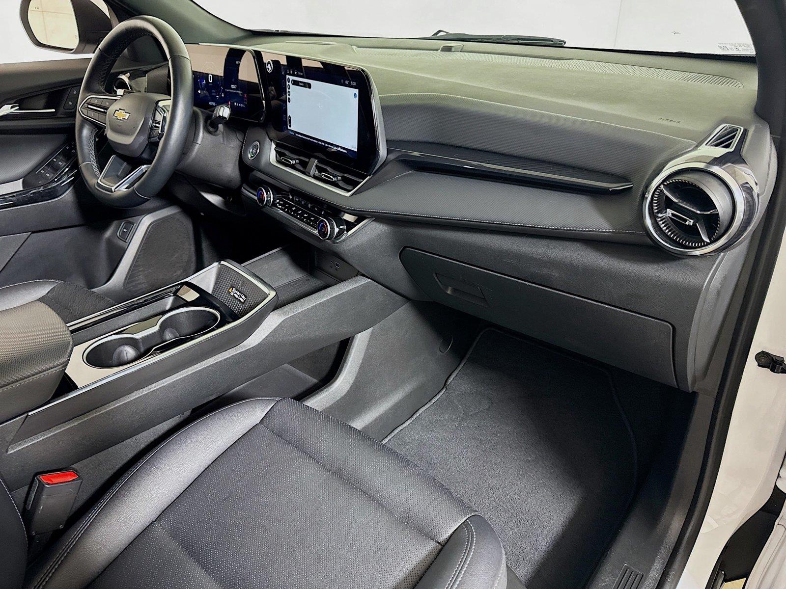 2025 Chevrolet Equinox LT - Photo 27