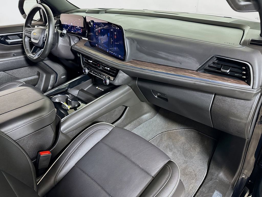 2025 Chevrolet Suburban Premier - Photo 29
