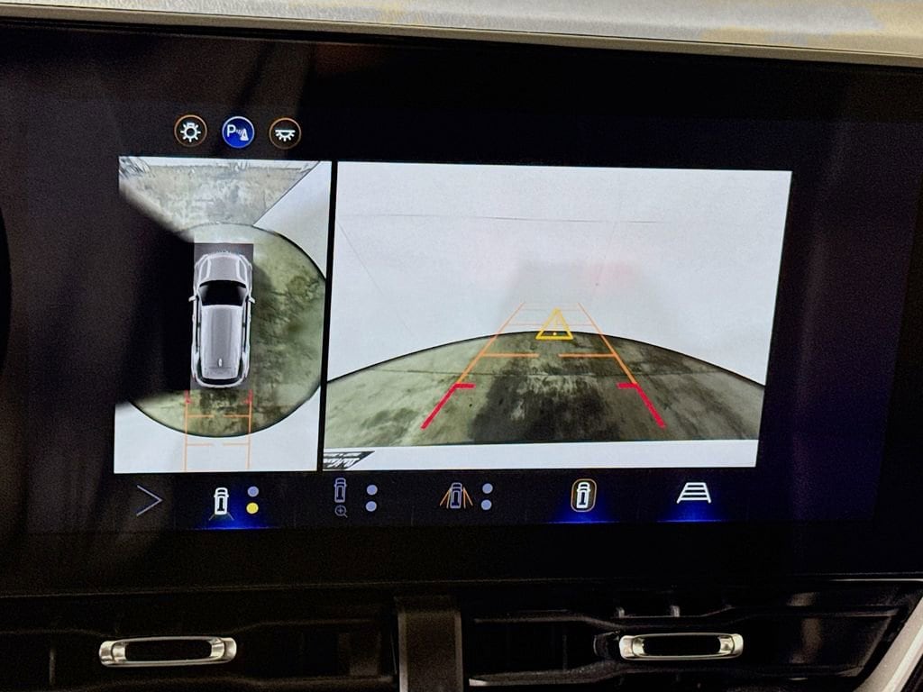 2025 Chevrolet Equinox LT - Photo 12