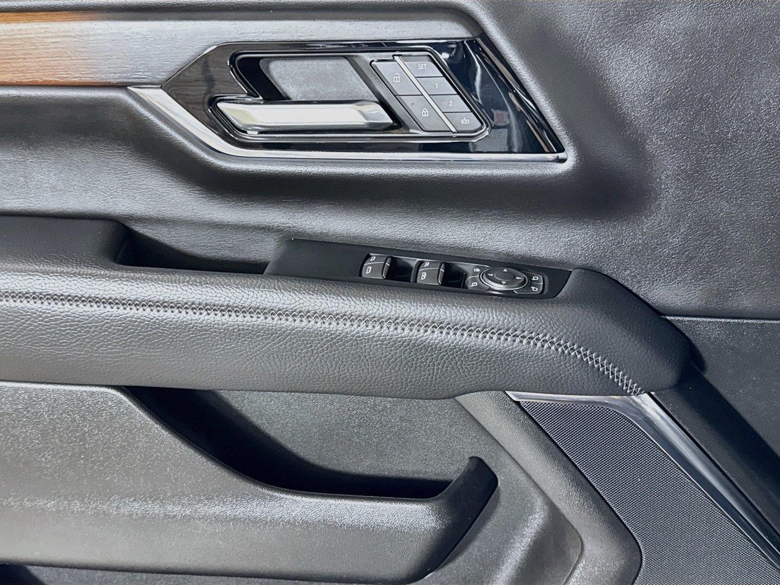2025 GMC Yukon XL Denali - Photo 16
