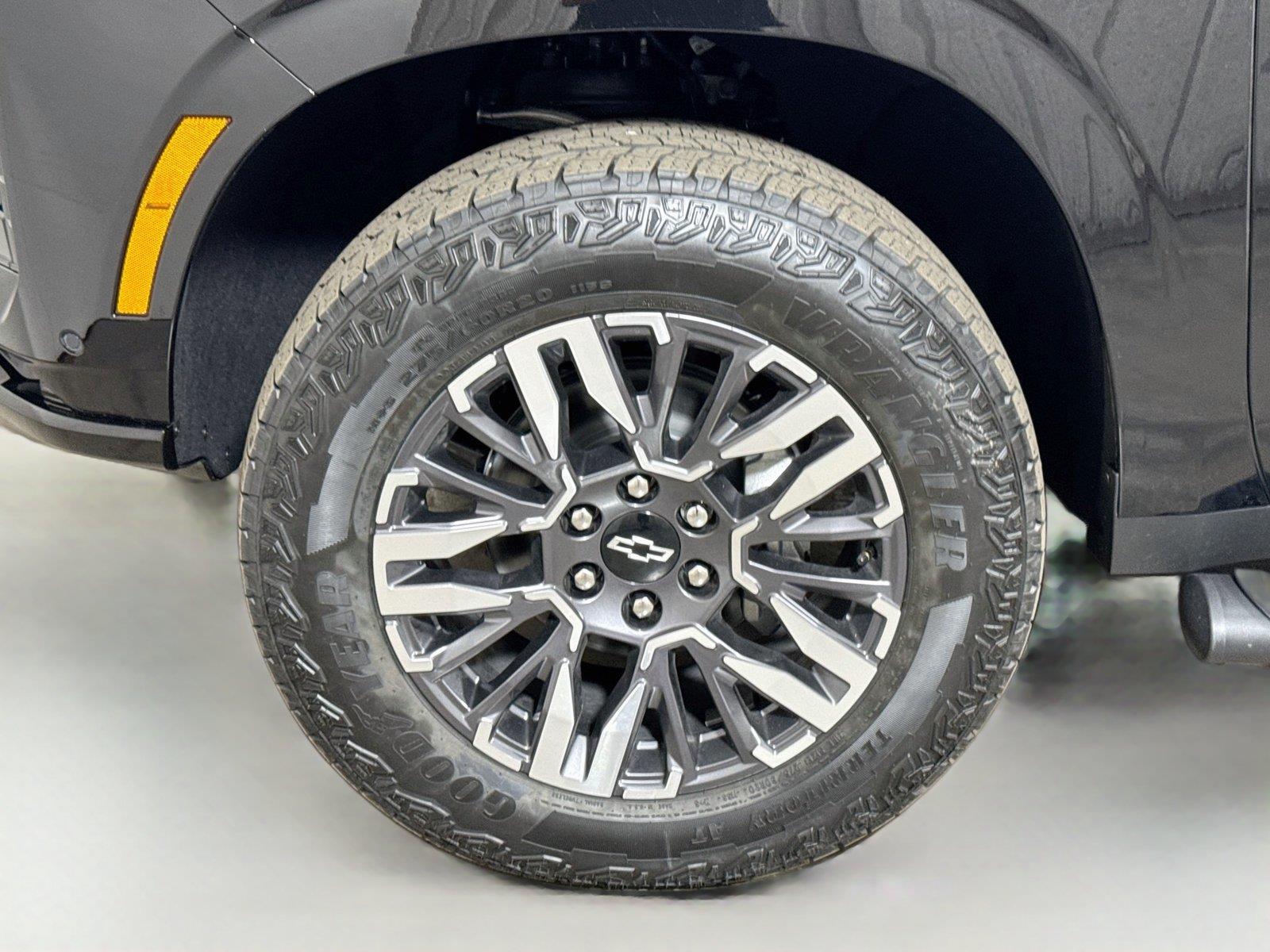 2027 Chevrolet Tahoe Z71 - Photo 19