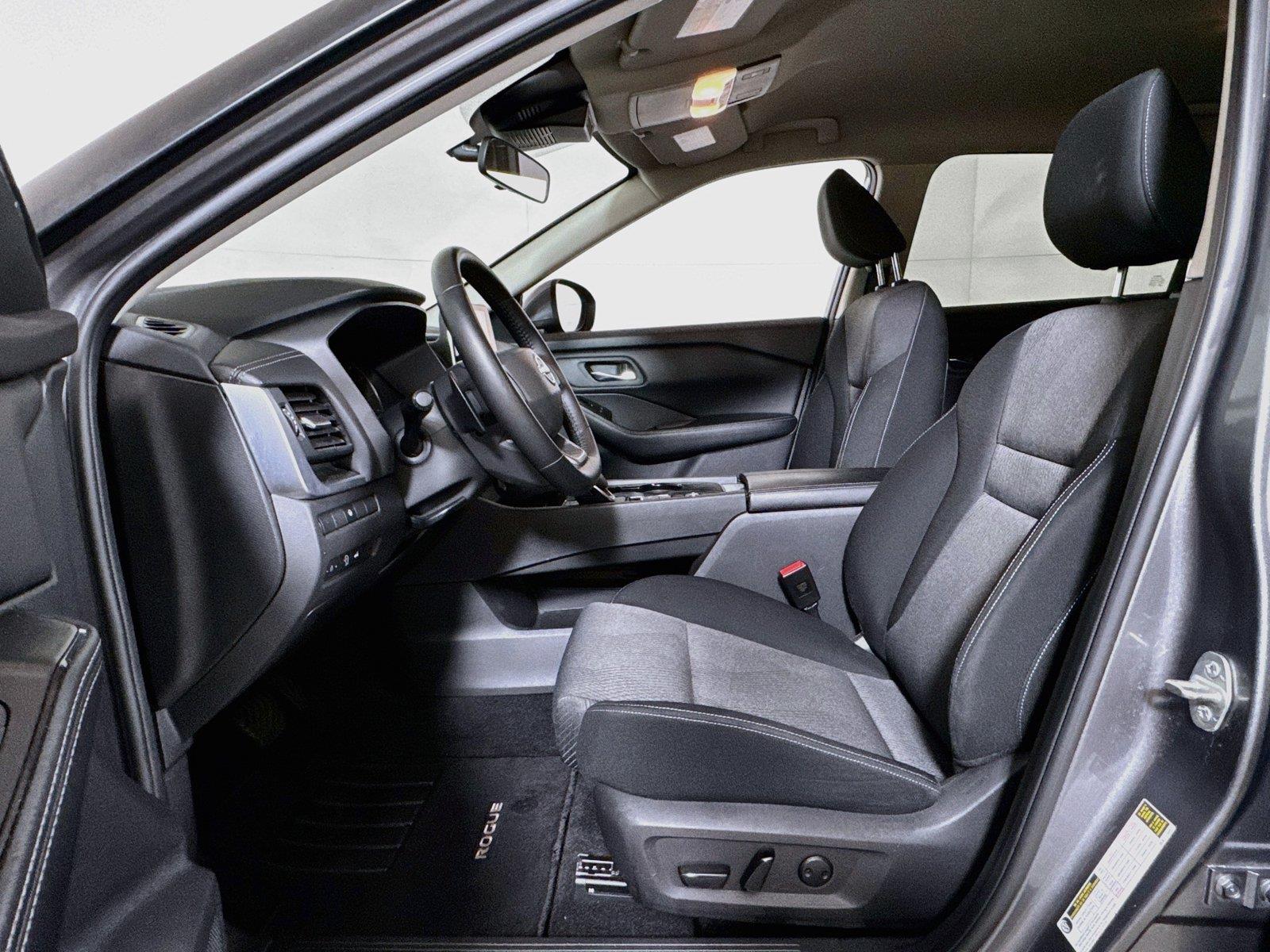 2025 Nissan Rogue SV - Photo 17