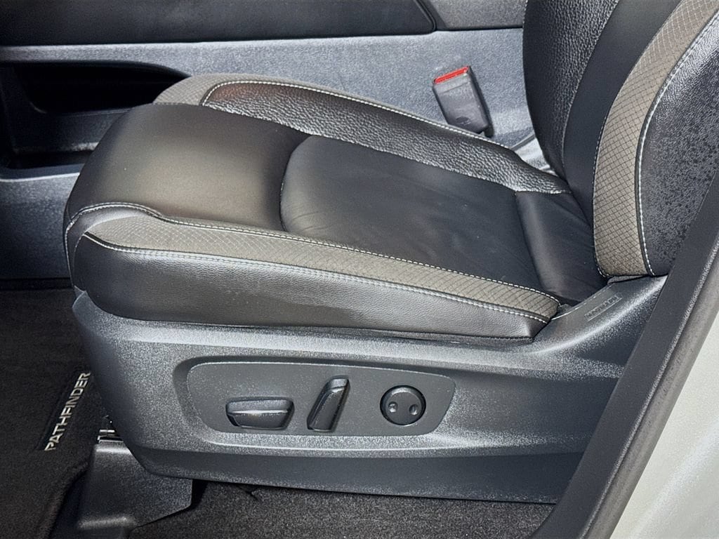 2025 Nissan Pathfinder SL - Photo 18