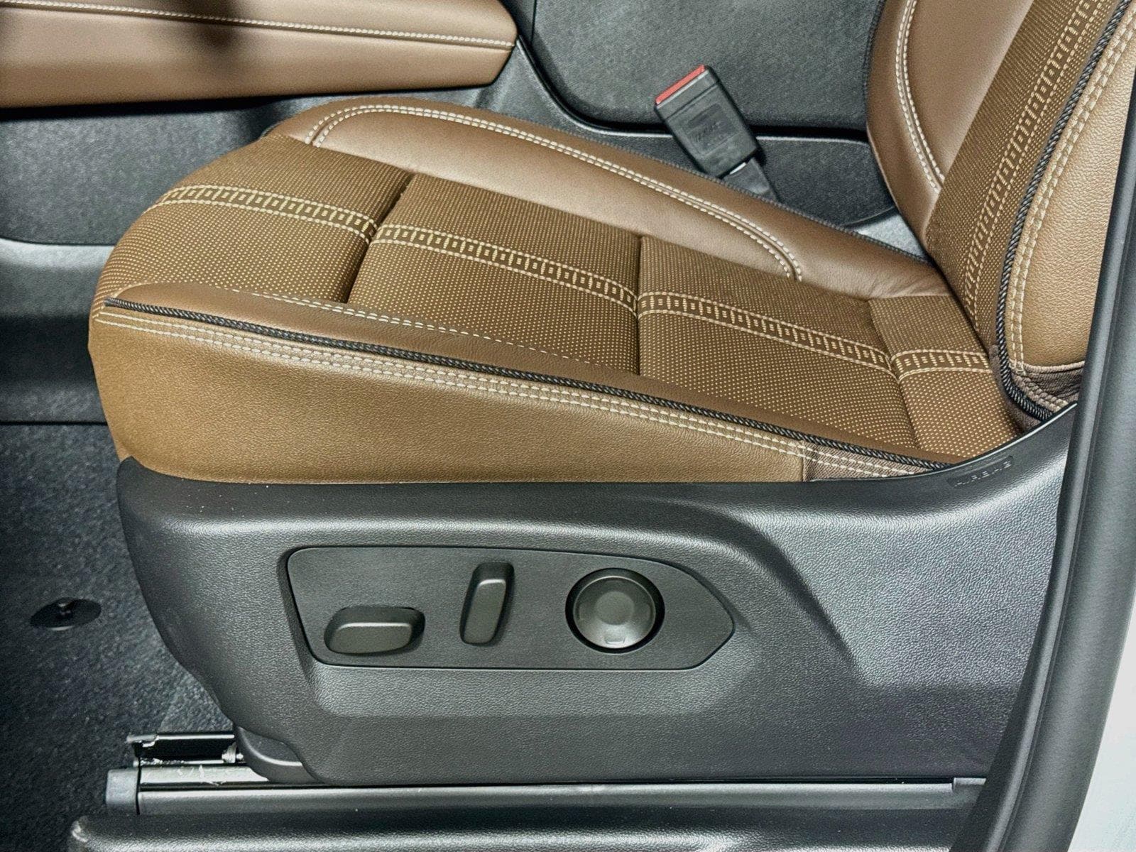 2027 Chevrolet Suburban High Country - Photo 17